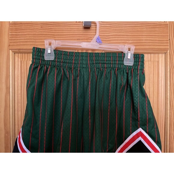 Mitchell & Ness Chicago Bulls Green Pinstripe Swingman Shorts Men's Size Medium - Picture 7 of 10